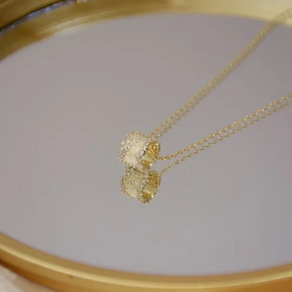 NEW 14k Gold Plated Round Diamond Geometric Textured Pendant Necklace - Picture 6 of 7